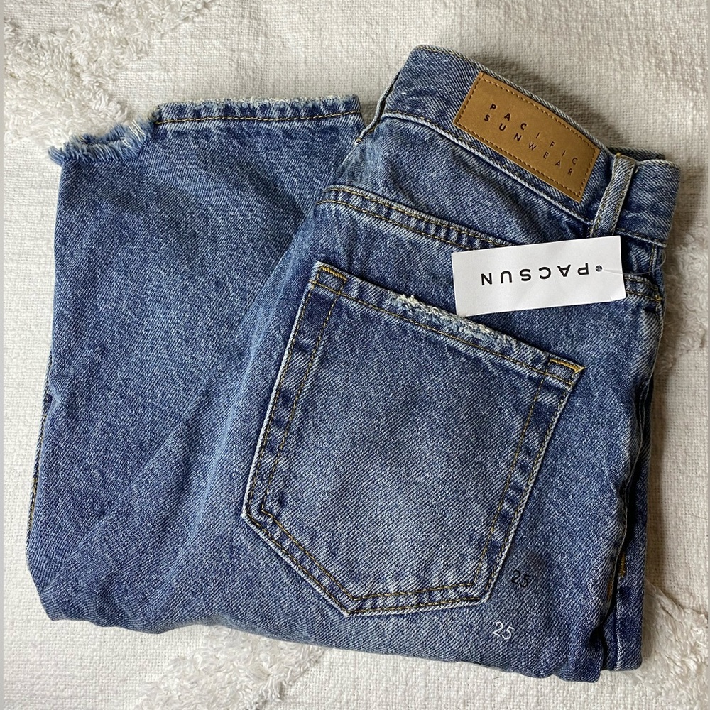 NEVER WORN BRAND NEW WITH TAGS. Pacsun high rise straight size 25 run big.